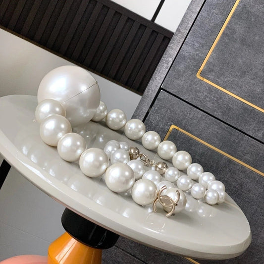 Pearl Necklace Minaudiere